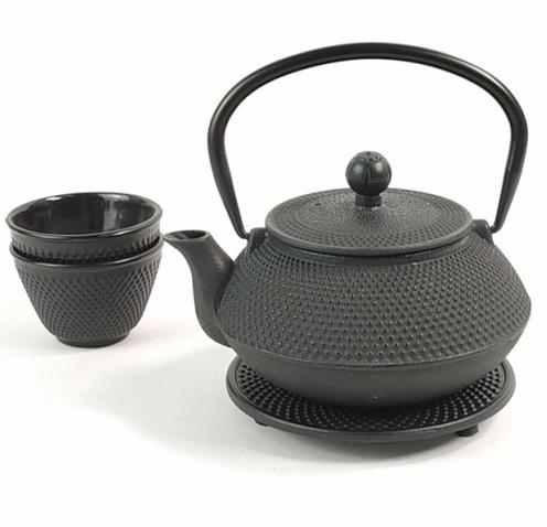 cast iron teapot and cups
