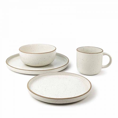 dinnerware set with rim