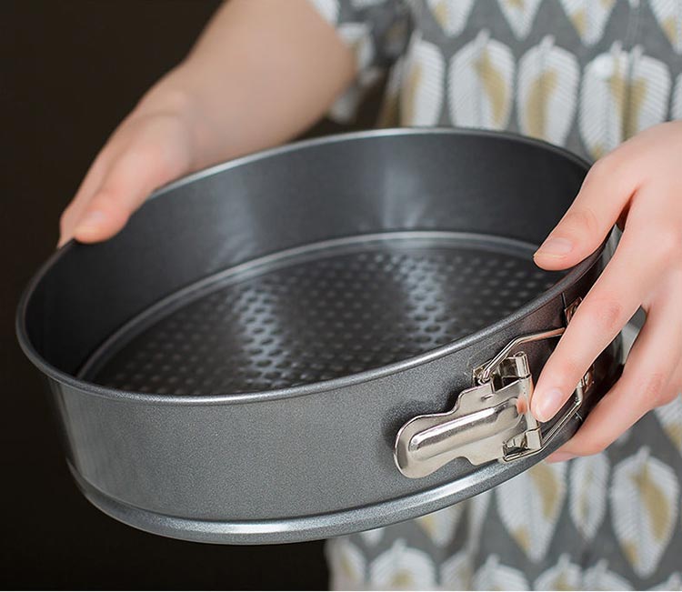 non-stick round cake pan with flat bottom