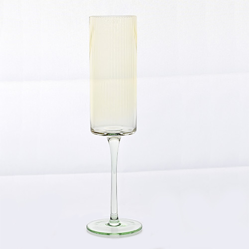 vertical pattern spray color wine glass