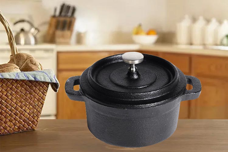 black pre-seasoned cast iron mini casserole