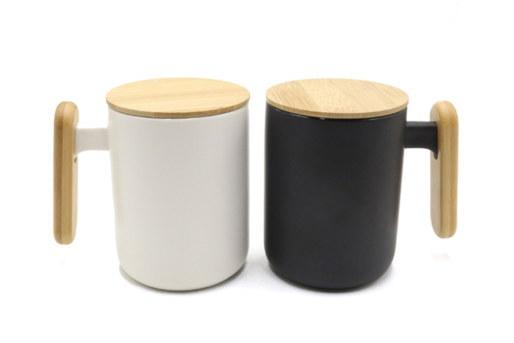 ceramic mug with bamboo lid and handle